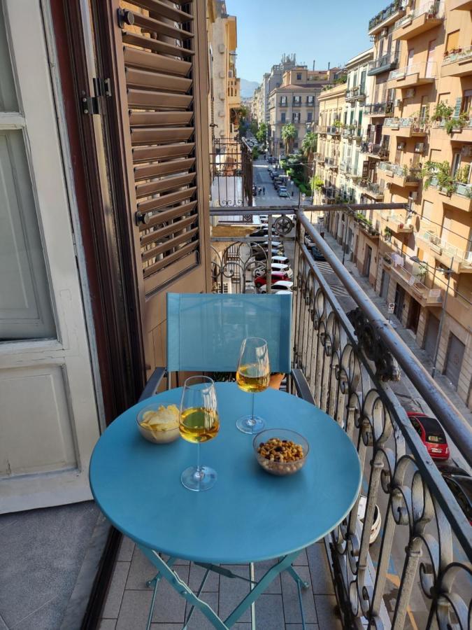 Central Apartment A Due Passi Dal Porto Палермо Екстер'єр фото